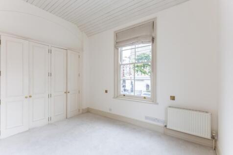 Principal Bedroom...