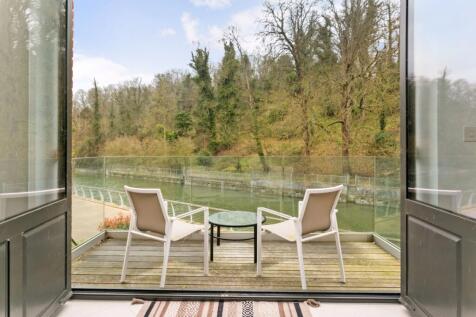 Flat 11 294956 - ...