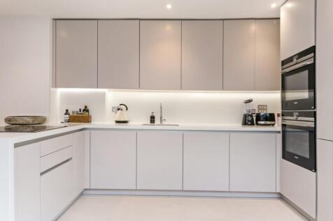Flat 11 294956 - ...