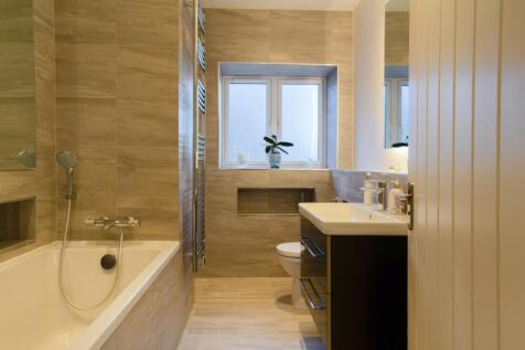 4 Woodlands View ...