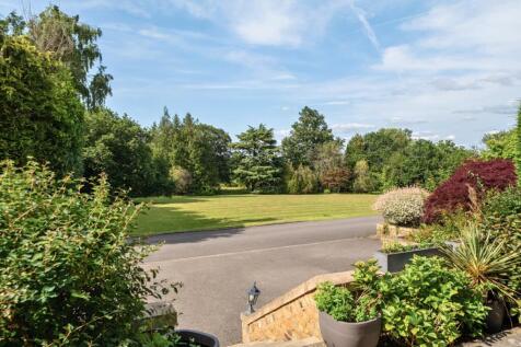 Longcross Road