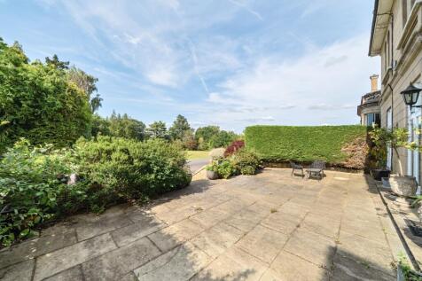 Longcross Road