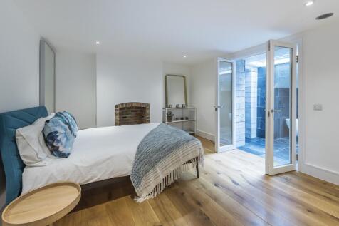 Principal bedroom