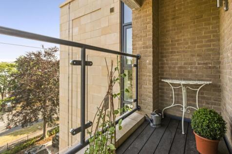 Flat 11 282882 - ...
