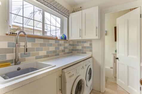 Walnut Court 3275...