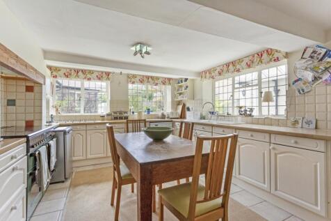 Walnut Court 3275...