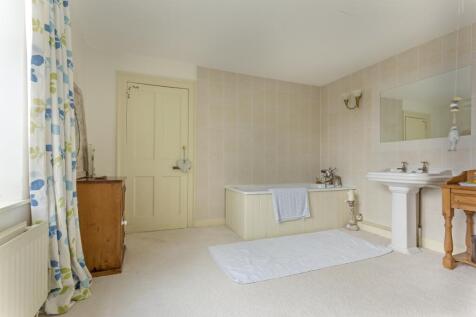 Walnut Court 3275...