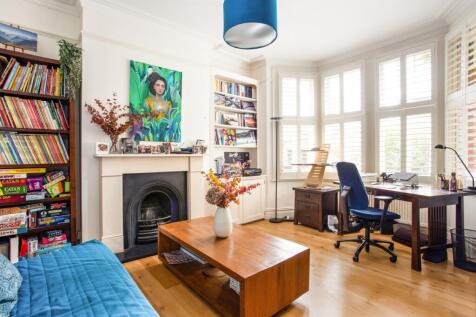 24 Hadley Gardens...