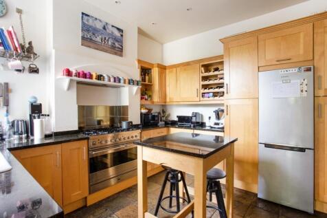 24 Hadley Gardens...