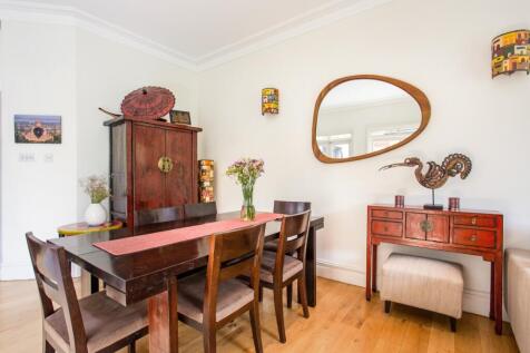 24 Hadley Gardens...
