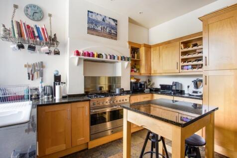 24 Hadley Gardens...