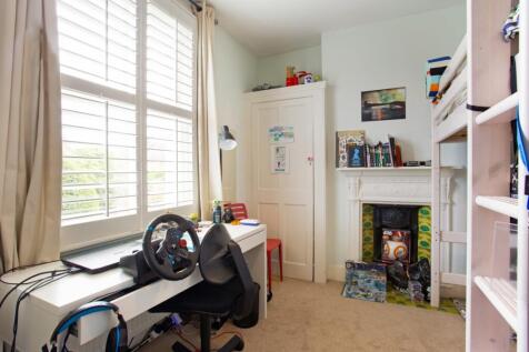 24 Hadley Gardens...