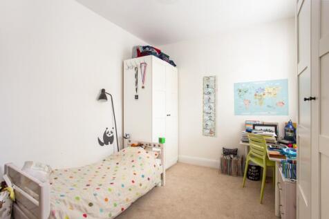 24 Hadley Gardens...