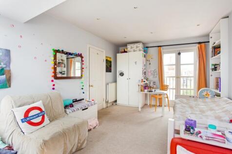 24 Hadley Gardens...