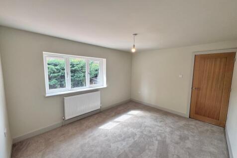 Bedroom (Back)