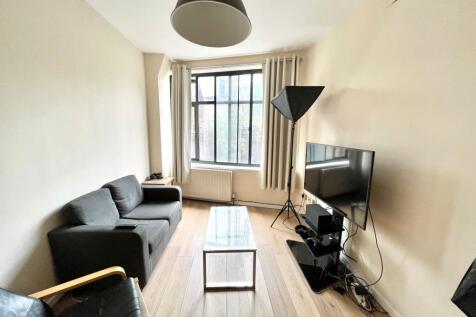 Living Room &amp; Kitchen Area