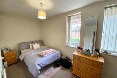 Bedroom (middle)