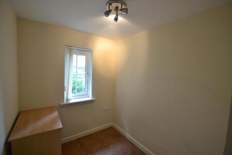 Bedroom (back)