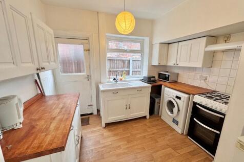 Living & Kitchen Area