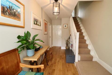 48 Eastgate Entrance hall.jpg
