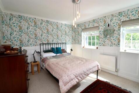 48 Eastgate Bedroom.jpg