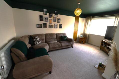 86 Bellsize Loung 2 Pic.JPG