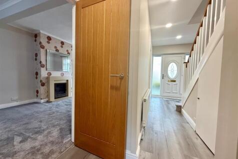 77 beech rd hall 1.jpg
