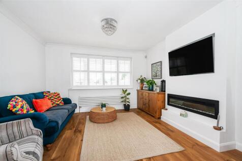 OPEN PLAN BREAKFAST KITCHEN/DINING/LIVING ROOM