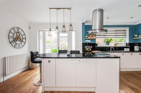 OPEN PLAN BREAKFAST KITCHEN/DINING/LIVING ROOM