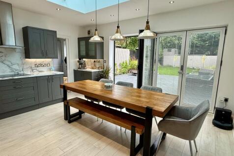 72 Elloughton DiningKitch.jpg