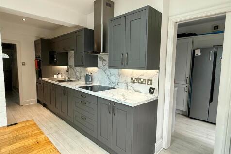 72 Elloughton - KitchUtil.jpg