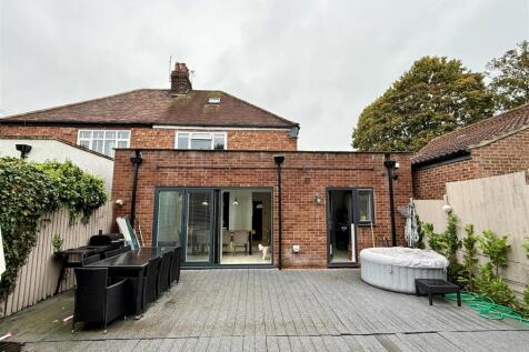 72 Elloughton - Rear Decking.jpg