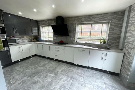 Kitchen 1.JPG