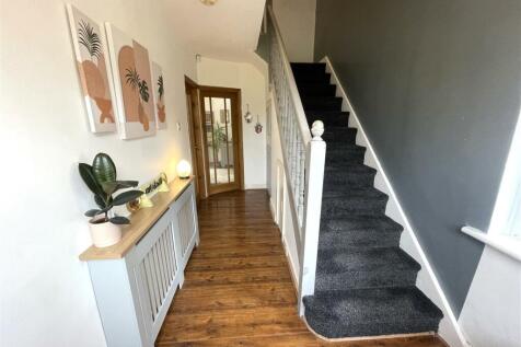 Hallway 1.JPG