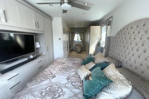 Master Bedroom 1.JPG