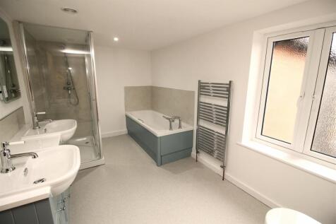 Bathroom.JPG