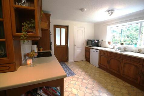 Kitchen 2.JPG