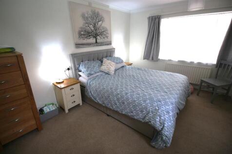 bedroom 1.JPG