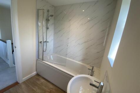 Bathroom (2).jpg