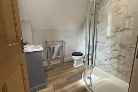 ensuite1.JPG