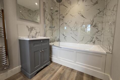 familybathroom2.JPG