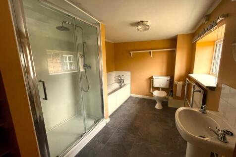En-suite 1.JPG