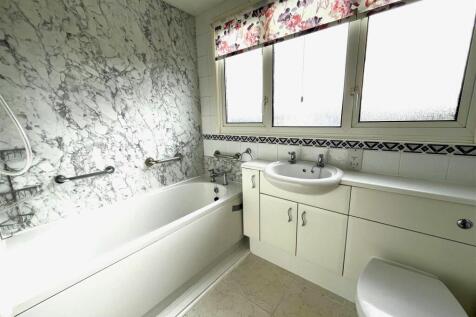 Bathroom.JPG
