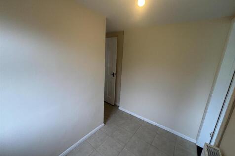 Rear Entrance Hall 1.JPG