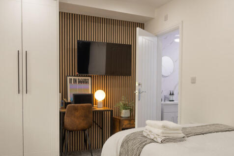 Bedroom 1 (2)