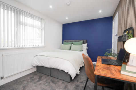 Bedroom 8 (11)