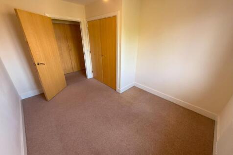 Bedroom 1.jpg