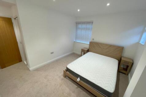 Bedroom (2).jpg