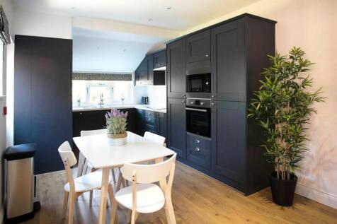 Mansfield Communal Kitchen b.jpg