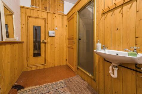Sauna/Shower Rm Area